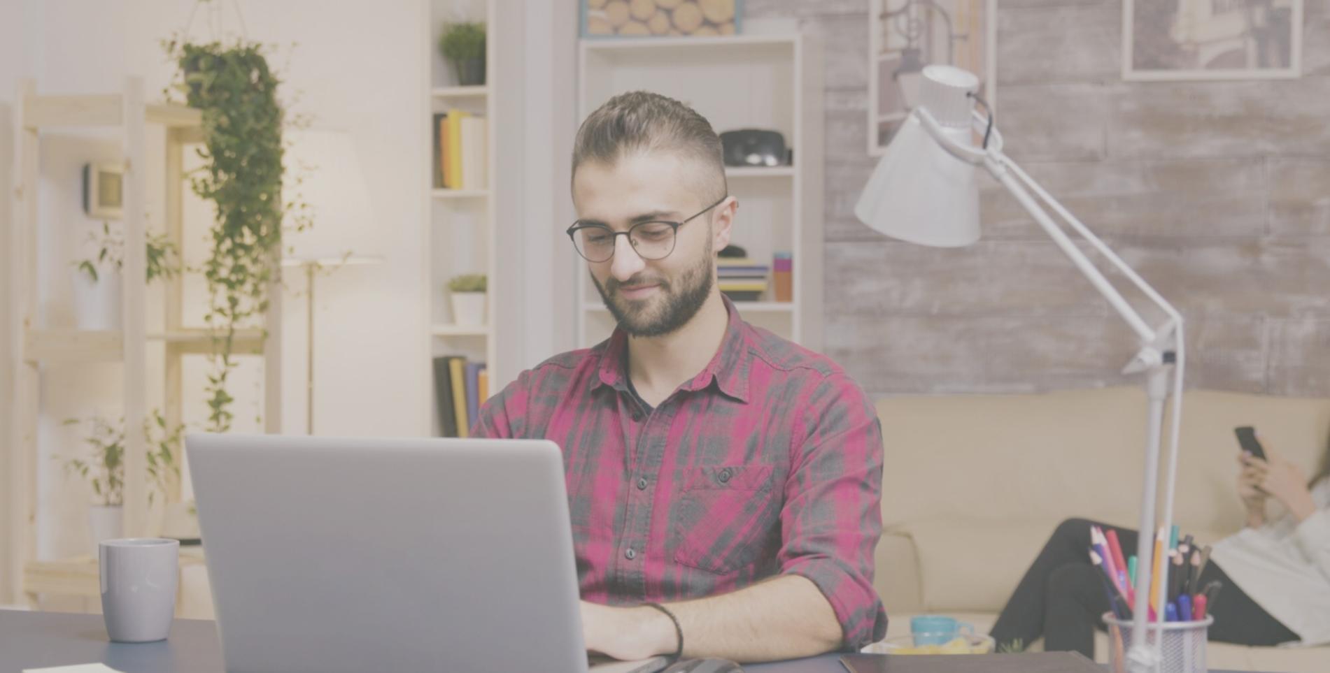 Notre équipe en réunion créative développant des concepts de présentation innovants